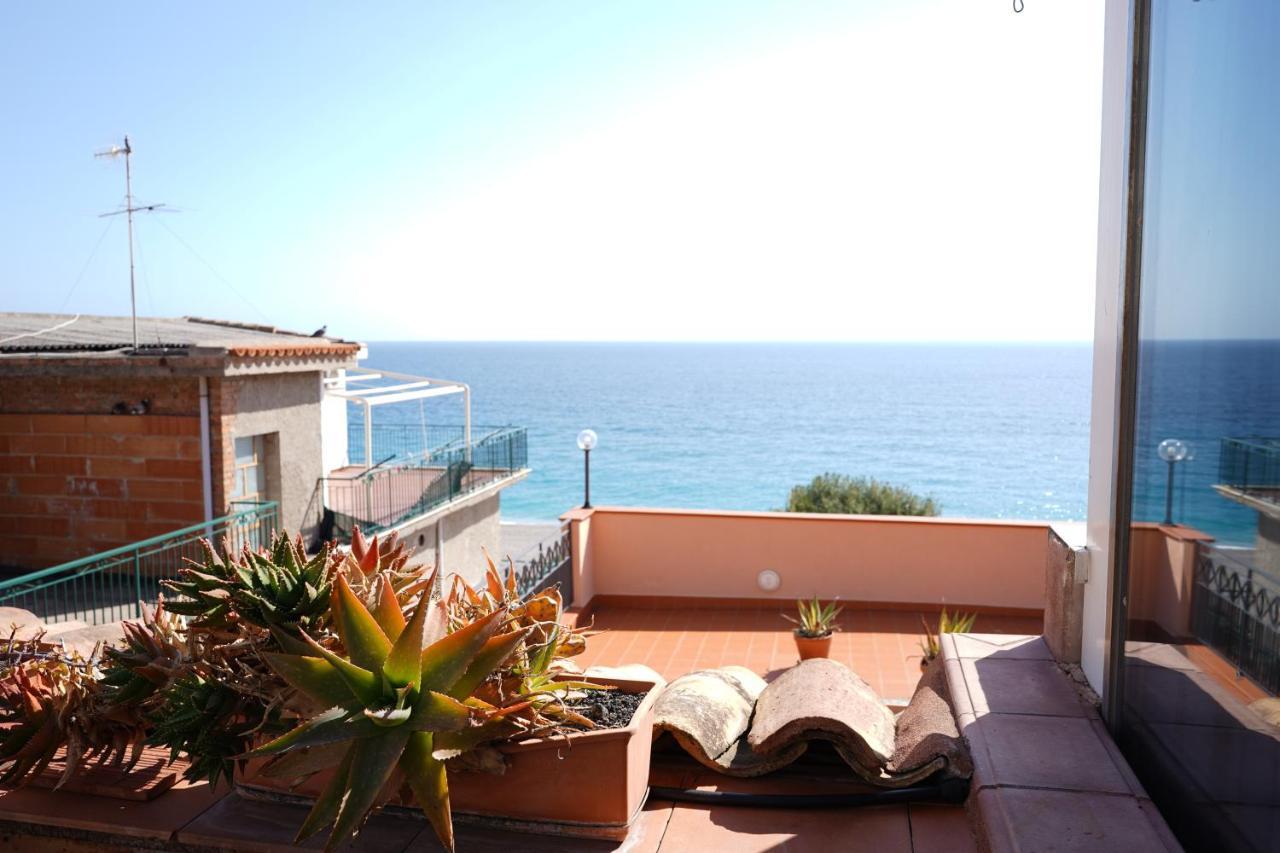 Appartamento soluzione mare Mazzeo Esterno foto