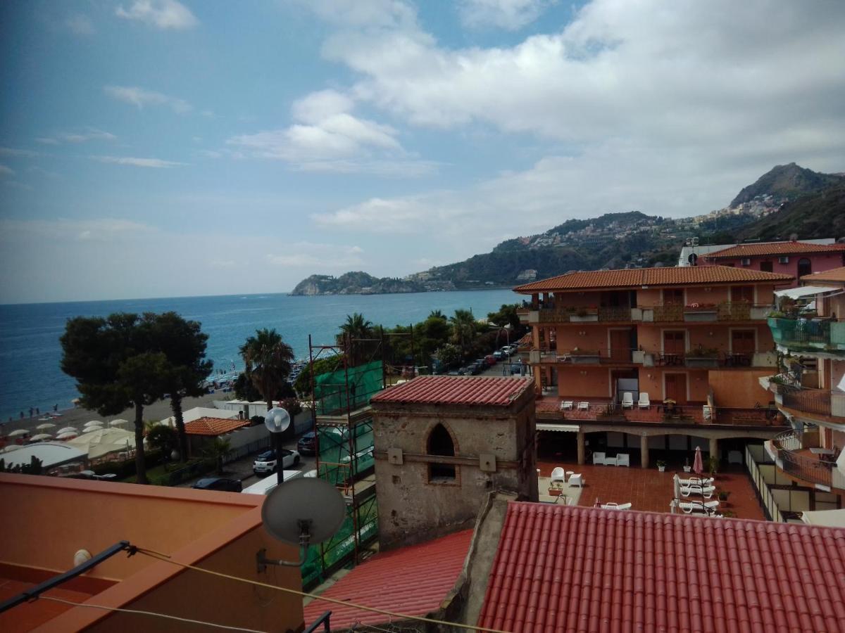 Appartamento soluzione mare Mazzeo Esterno foto