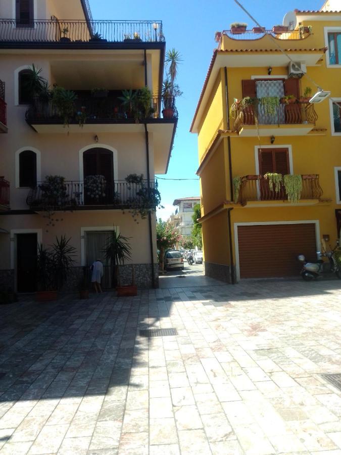 Appartamento soluzione mare Mazzeo Esterno foto