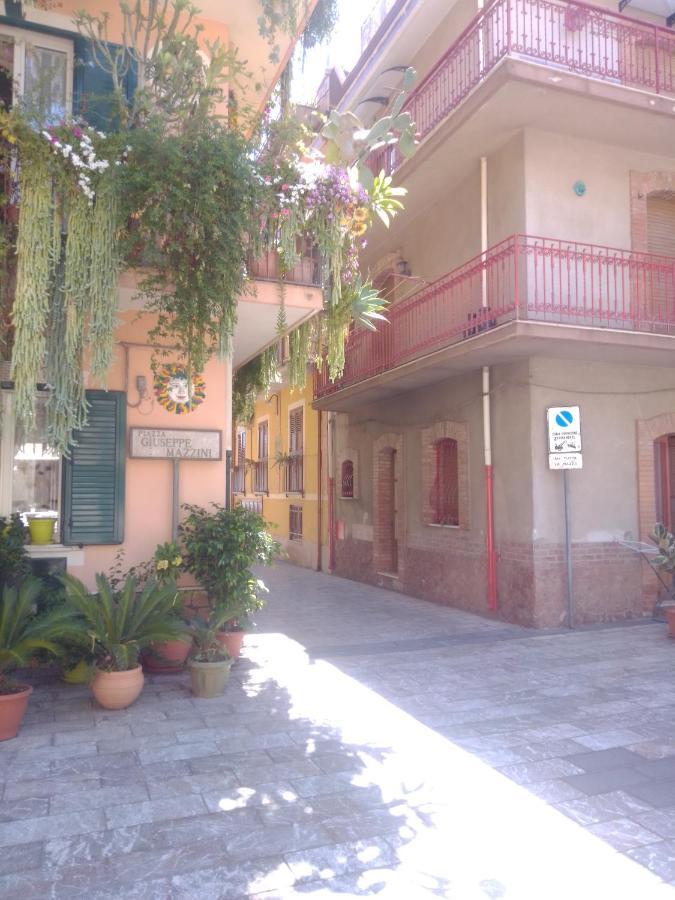 Appartamento soluzione mare Mazzeo Esterno foto