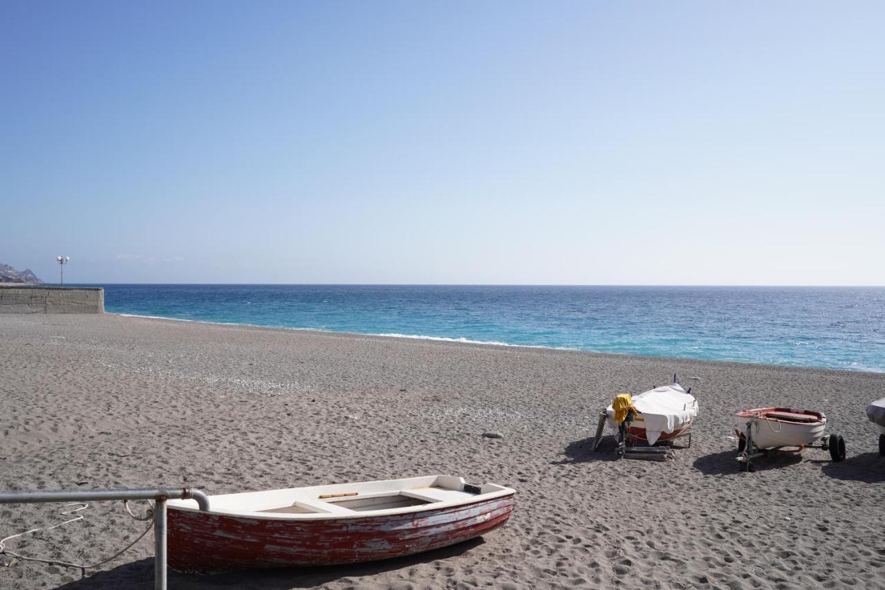 Appartamento soluzione mare Mazzeo Esterno foto