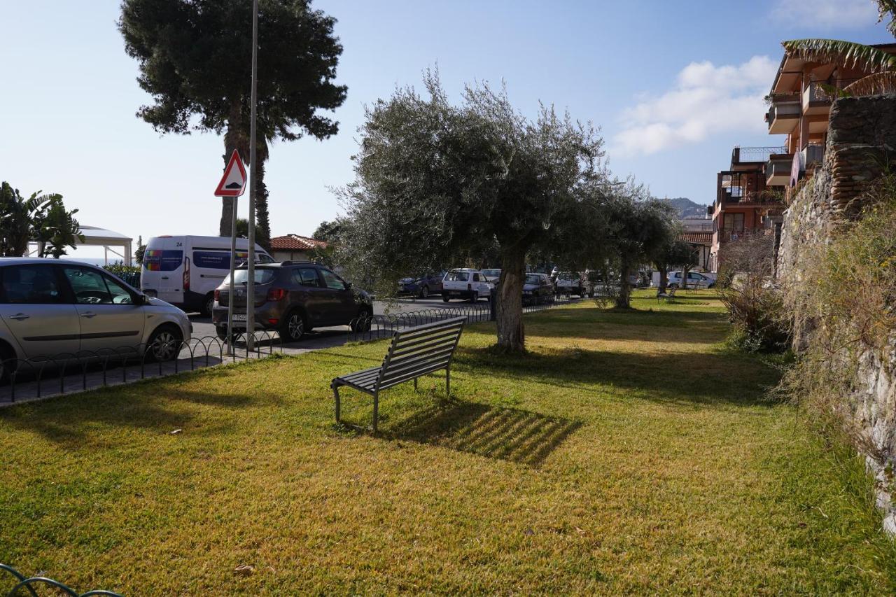Appartamento soluzione mare Mazzeo Esterno foto