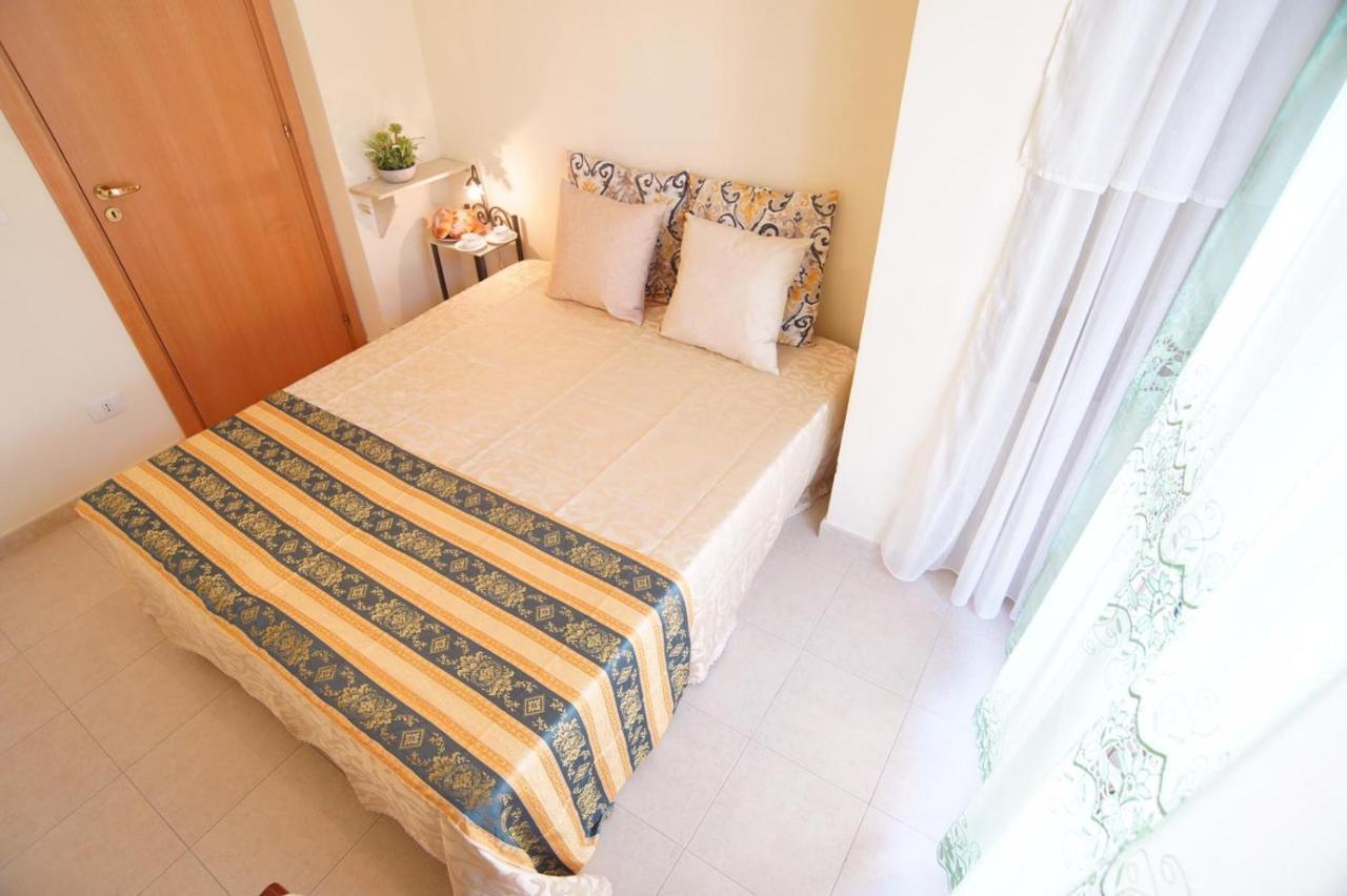 Appartamento soluzione mare Mazzeo Esterno foto