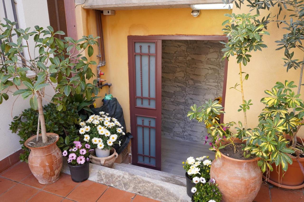 Appartamento soluzione mare Mazzeo Esterno foto